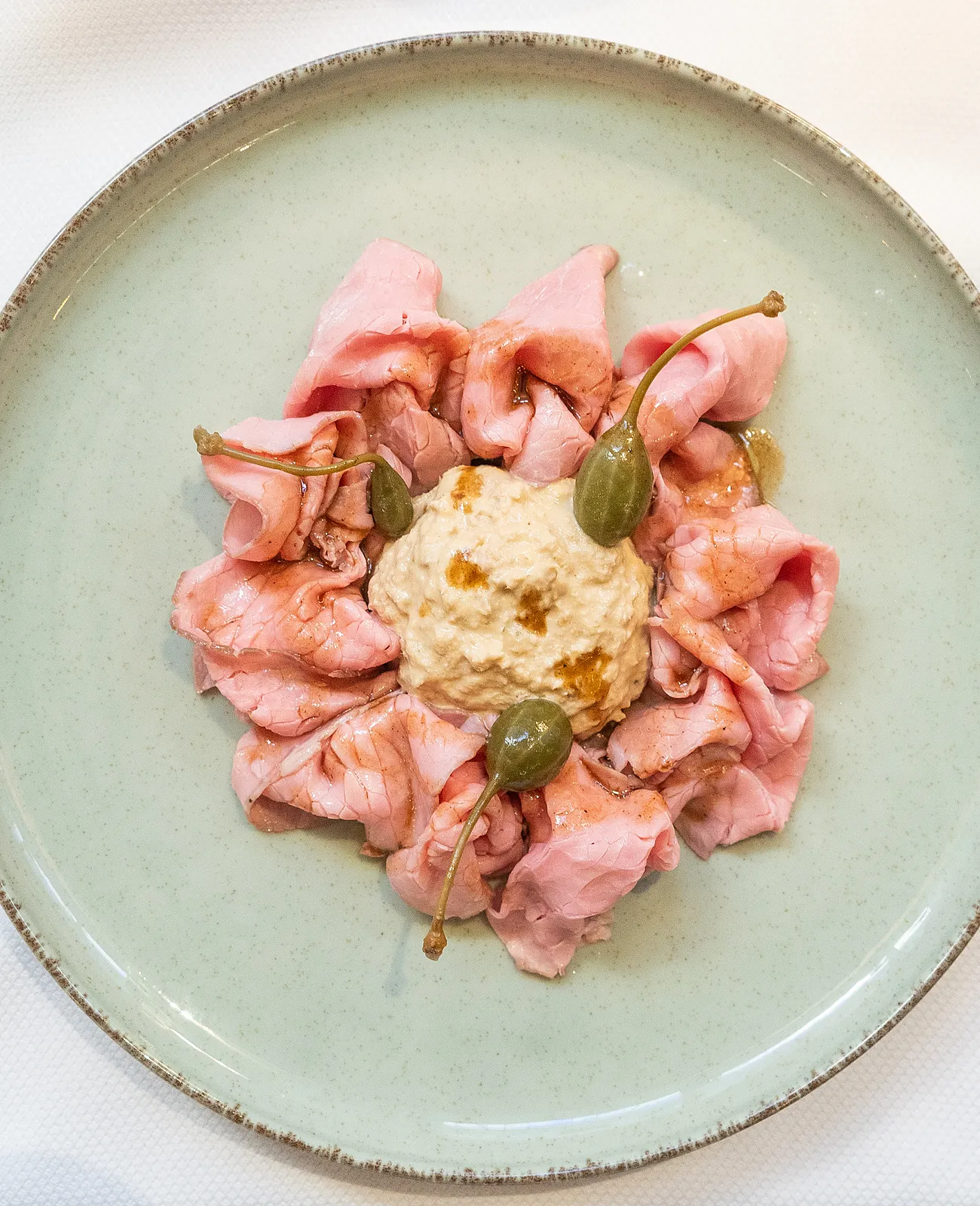 Vitello tonnato, plato insignia de Dume, Turín
